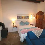 Closson Getaway - Courtyard - Railyard And Plaza